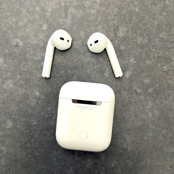 Apple AirPods - Picture 1 of 6